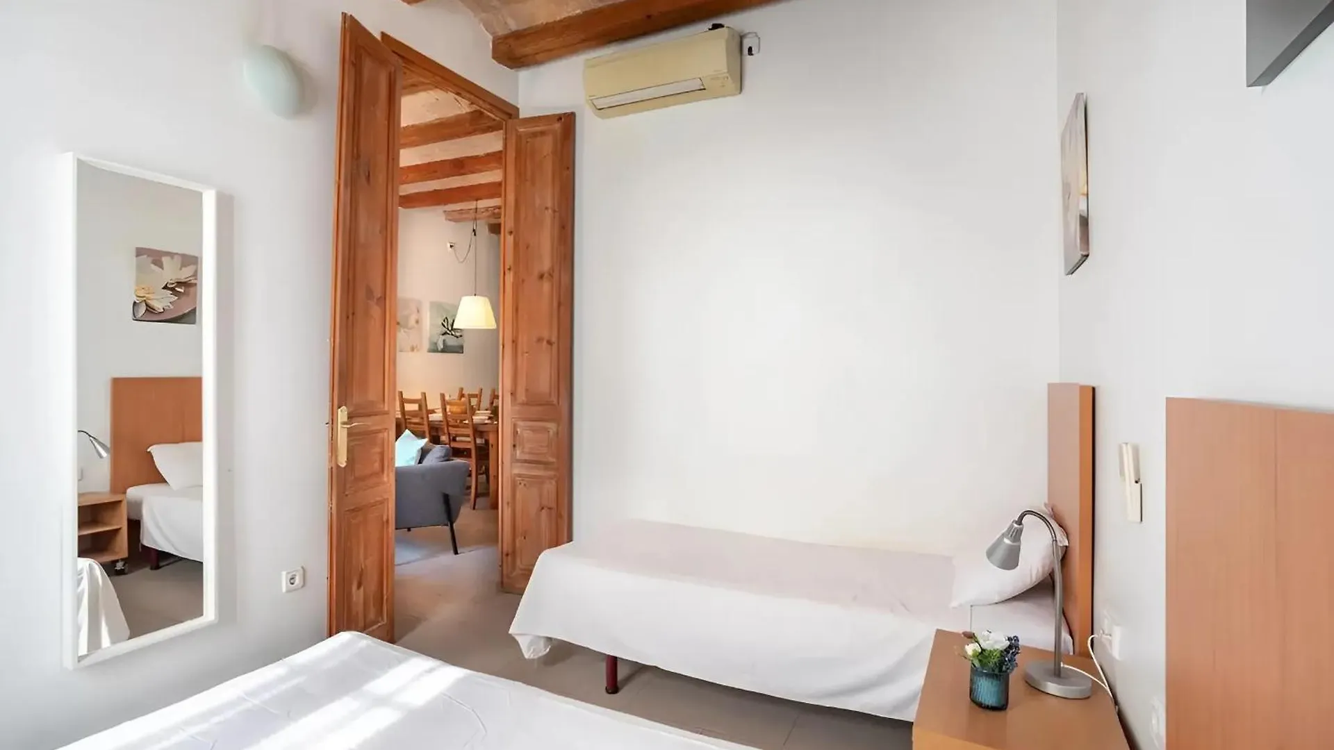 Mooeve Sant Antoni Apartment Barcelona 0*,  Spain